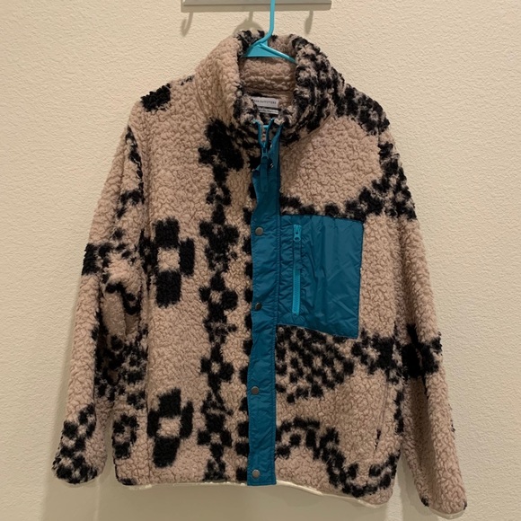 Urban Outfitters Jackets & Blazers - Urban Outfitters fleece jacket size M